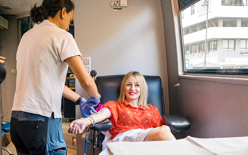 En marcha la campaña 'Un poco de tu verano da mucha vida' para afrontar las más de 2.000 transfusiones de sangre que serán necesarias durante el periodo estival