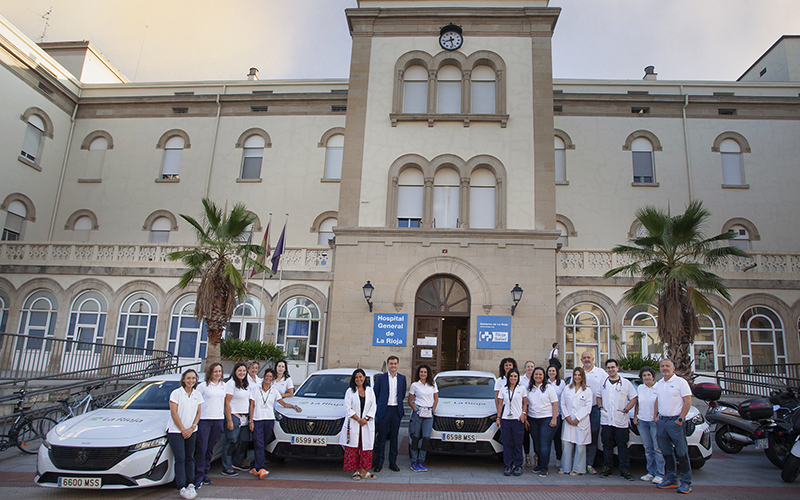 Fundación Rioja Salud adquiere vehículos eléctricos e híbridos para mejorar la eficiencia de la atención domiciliaria de la unidad de Cuidados Paliativos y reducir el impacto ambiental